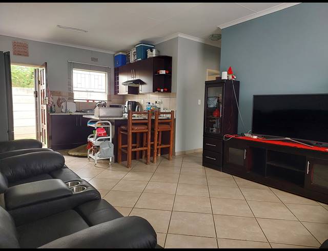 2 BEDROOM TOWNHOUSE FOR SALE IN RIVERSDALE
